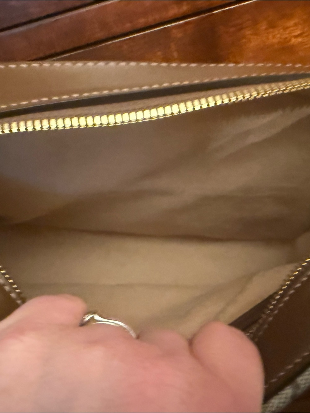 Authentic Gucci Beige GG Canvas Crossbody with Brown Leather & Gold Horsebit - Picture 7 of 8